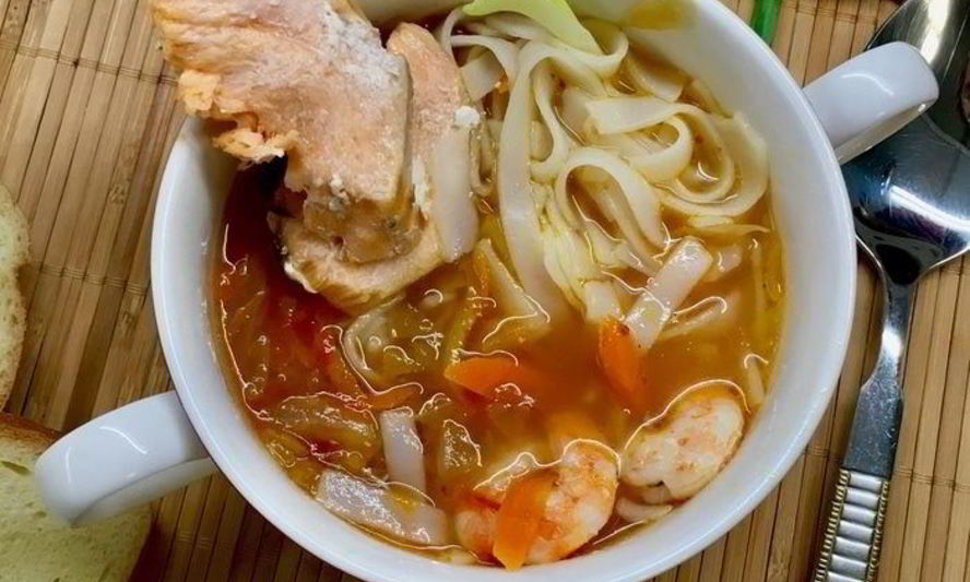 Рецепт рыбного супа-лапши с овощами