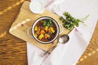 Суп-гуляш из говядины с овощами