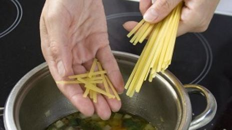 суп минестроне с соусом песто