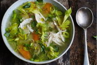 Суп овощной на курином бульоне