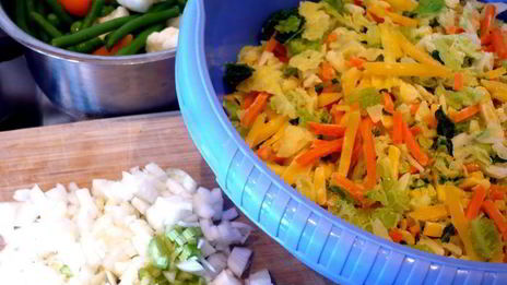 суп с овощами и фрикадельками