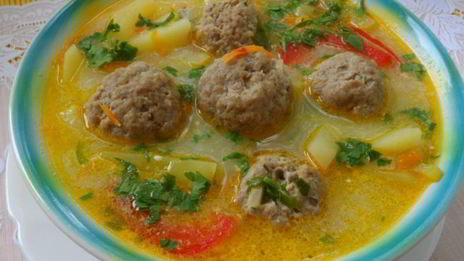 суп с овощами и тефтелями