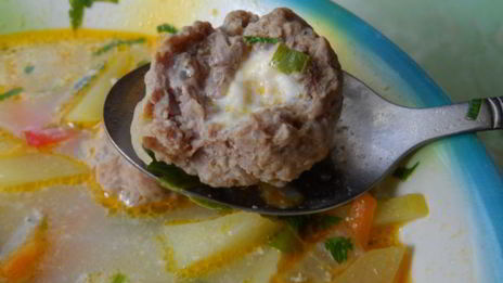 суп с овощами и тефтелями