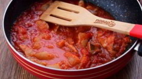 томатная похлебка с рыбой и картофелем