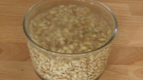 рассольник с копченой колбасой и перловкой