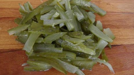 рассольник с копченой колбасой и перловкой