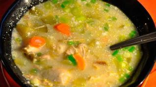 Рассольник с курицей и перловкой