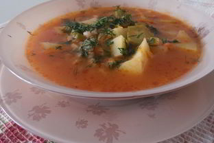 Рассольник с перловкой и солеными огурцами