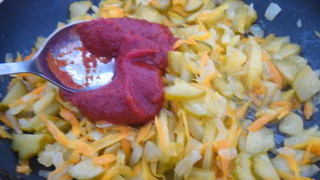 рассольник с перловкой и солеными огурцами