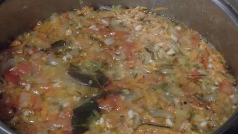 рассольник со свежими огурцами и перловкой