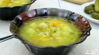 Вегетарианский рассольник с перловкой