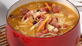 Кислые щи с копченостями