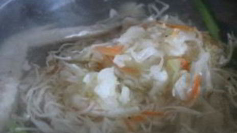 щи из квашеной капусты с фасолью