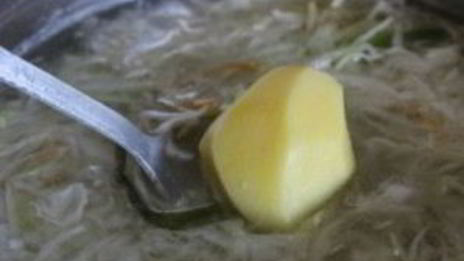 щи из квашеной капусты с фасолью