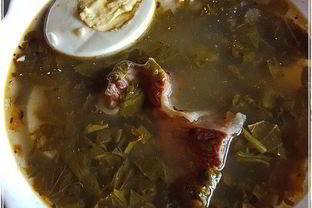 Щи с крапивой, щавелем и говяжьими ребрышками