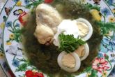 Щи зеленые с крапивой на курином бульоне