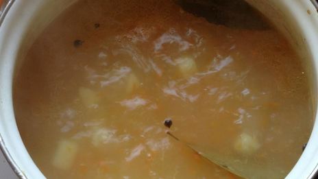 щи зеленые с крапивой на курином бульоне