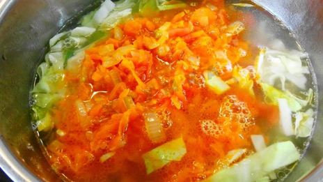 вкусные щи с курицей из свежей капусты