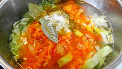 вкусные щи с курицей из свежей капусты