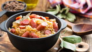 Классическая солянка с капустой и сосисками