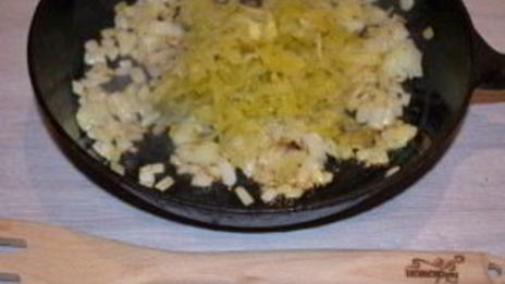 солянка с курицей и колбасой