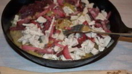 солянка с курицей и колбасой