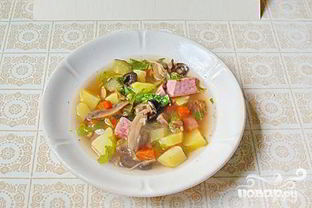 Солянка с ветчиной и грудинкой