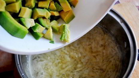 суп из авокадо с грушами