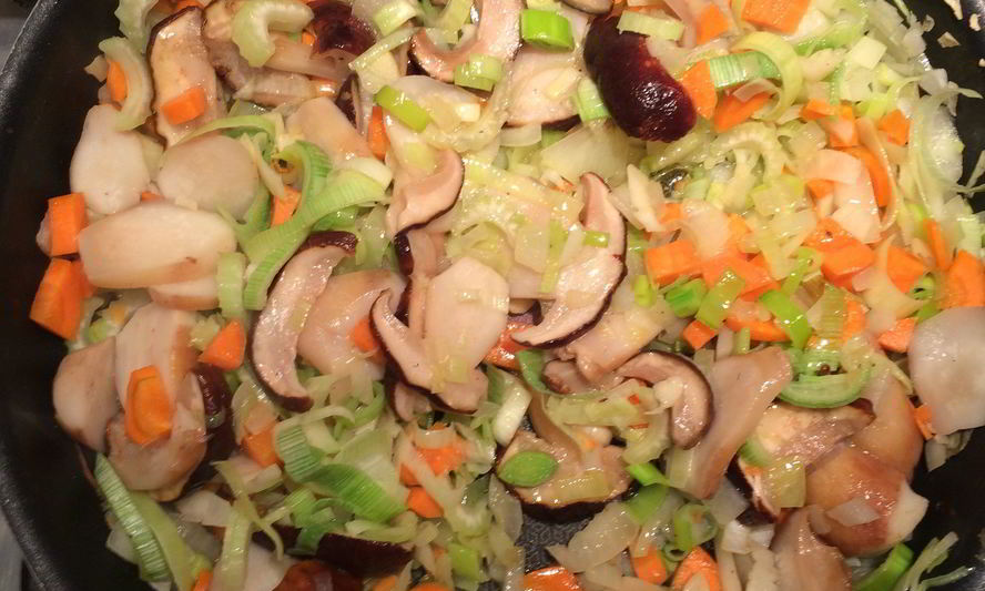 Рецепт супа из белых грибов с чечевицей