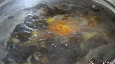 суп из лесных грибов с гречневыми хлопьями