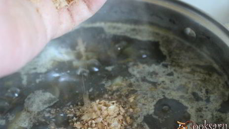 суп из лесных грибов с гречневыми хлопьями