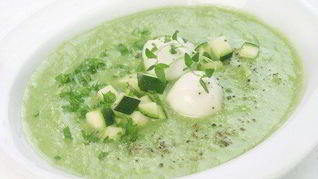 Суп из цукини и шпината с кинзой