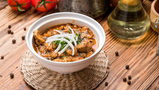 Харчо из курицы с орехами