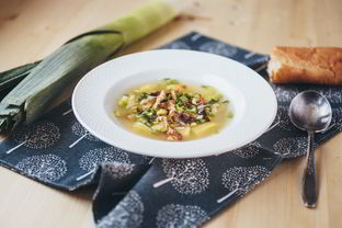 Суп куриный с вермишелью и луком-пореем