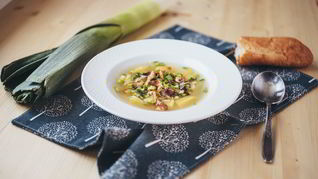 Суп куриный с вермишелью и луком-пореем