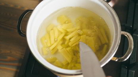 суп куриный с вермишелью и луком-пореем