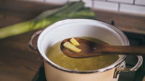 суп куриный с вермишелью и луком-пореем