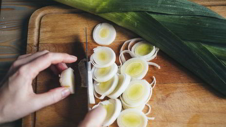 суп куриный с вермишелью и луком-пореем