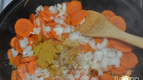 морковно-сливочный суп-пюре с карри и ананасами