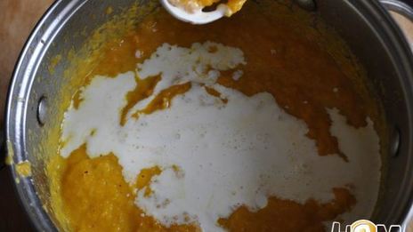 морковно-сливочный суп-пюре с карри и ананасами