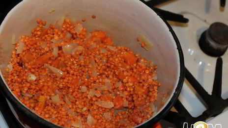 пикантный суп-пюре из красной чечевицы