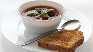 Суп-пюре из артишоков и фасоли с теплым хлебом с фетой, черри и базиликом