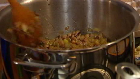 суп-пюре из чечевицы и фасоли с трюфелем