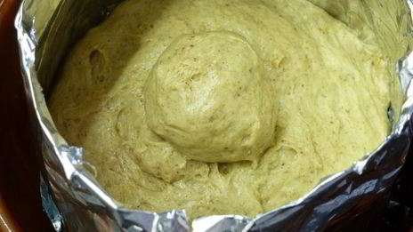 суп-пюре из сельдерея с сыром в съедобном горшочке