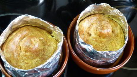 суп-пюре из сельдерея с сыром в съедобном горшочке