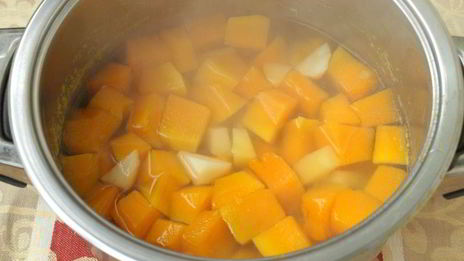 суп-пюре из тыквы с фрикадельками