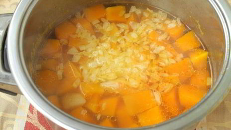 суп-пюре из тыквы с фрикадельками