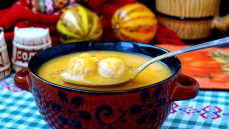 суп-пюре из тыквы с фрикадельками