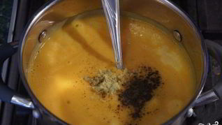 Суп-пюре из тыквы с сельдереем