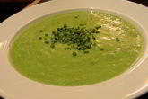 Суп-пюре из зеленого горошка с чесноком и тмином